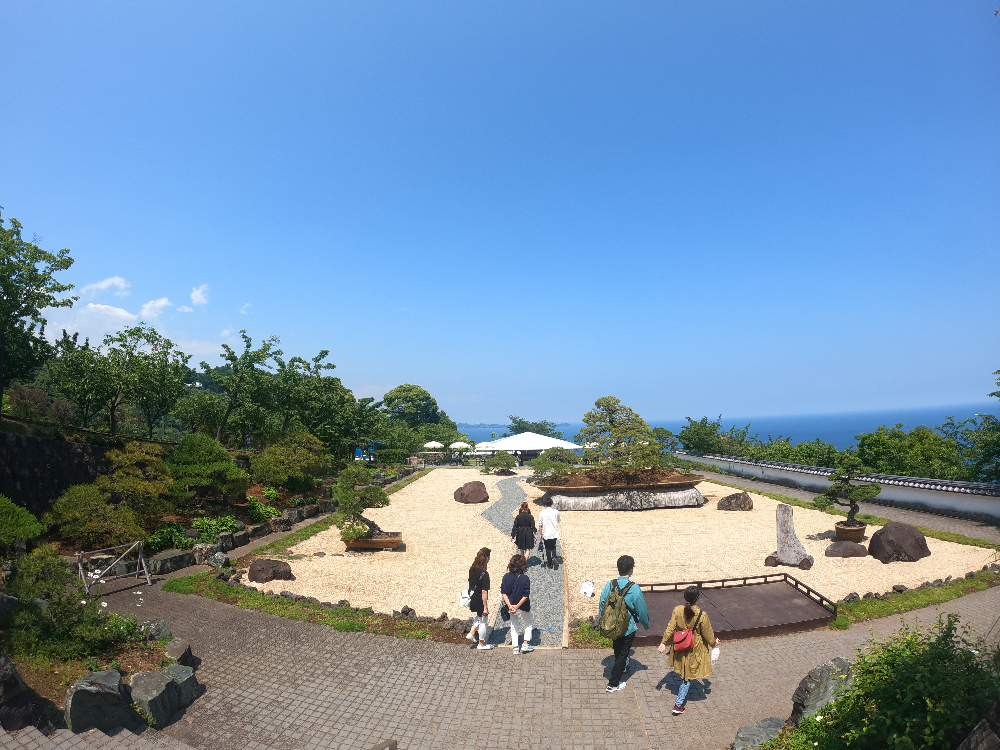 ACAO FOREST】相模湾とローズに囲まれた、フォトジェニックなガーデンや絶景カフェ（1） - COLUMN｜Izu Letters